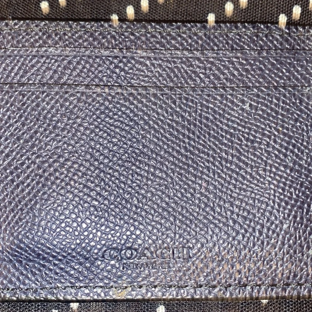 - Coach wallet - Picture 4 of 4